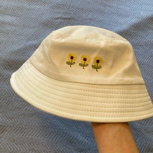 White sunflower bucket hat.